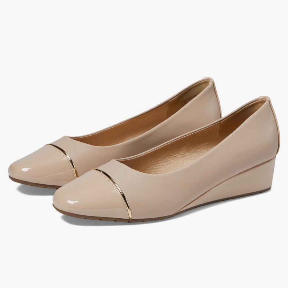 Anne Klein Nude Mildred Wedge Flat Size 9.5